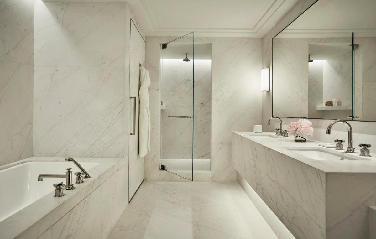 Four Seasons Hotel at The Surf Club - image 7