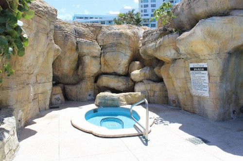 2 Bedroom 2 Bath Beachfront Condo on Miami Beach Millionaire Row - image 30