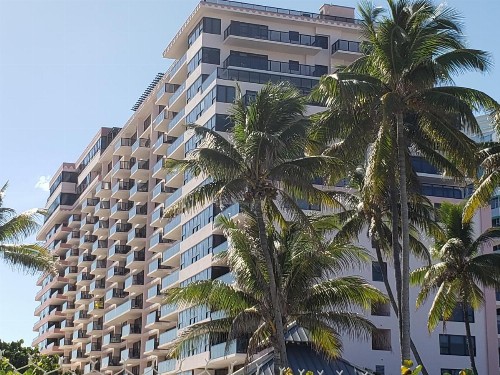 2 Bedroom 2 Bath Beachfront Condo on Miami Beach Millionaire Row - image 35