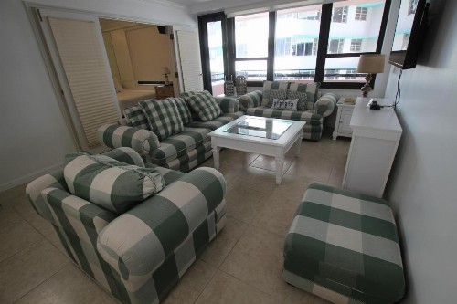 2 Bedroom 2 Bath Beachfront Condo on Miami Beach Millionaire Row - image 40