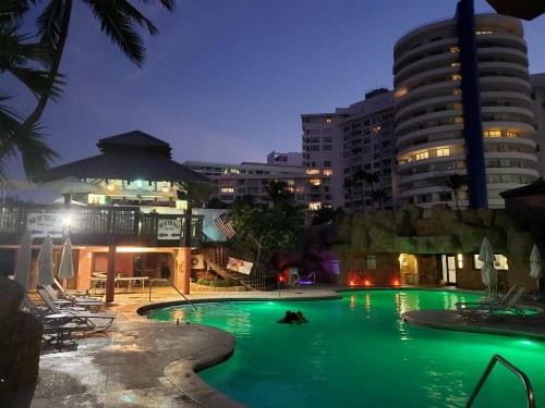 2 Bedroom 2 Bath Beachfront Condo on Miami Beach Millionaire Row - image 44