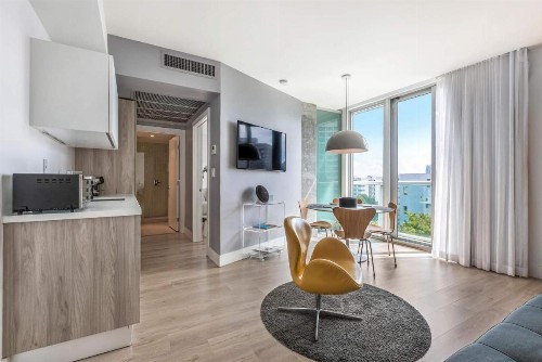 Boutique Hotel Suite 1215 West Avenue - image 1