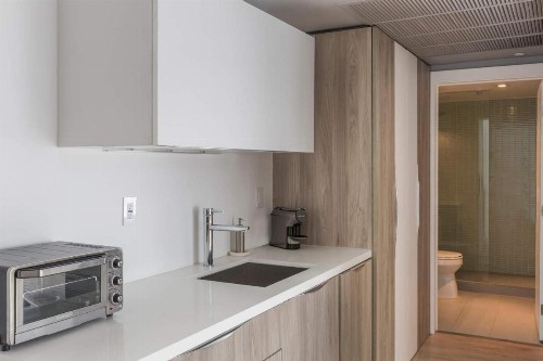 Boutique Hotel Suite 1215 West Avenue - image 10