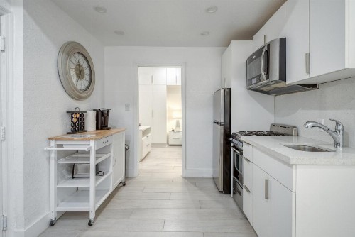 Ocean Drive Apartments - image 10