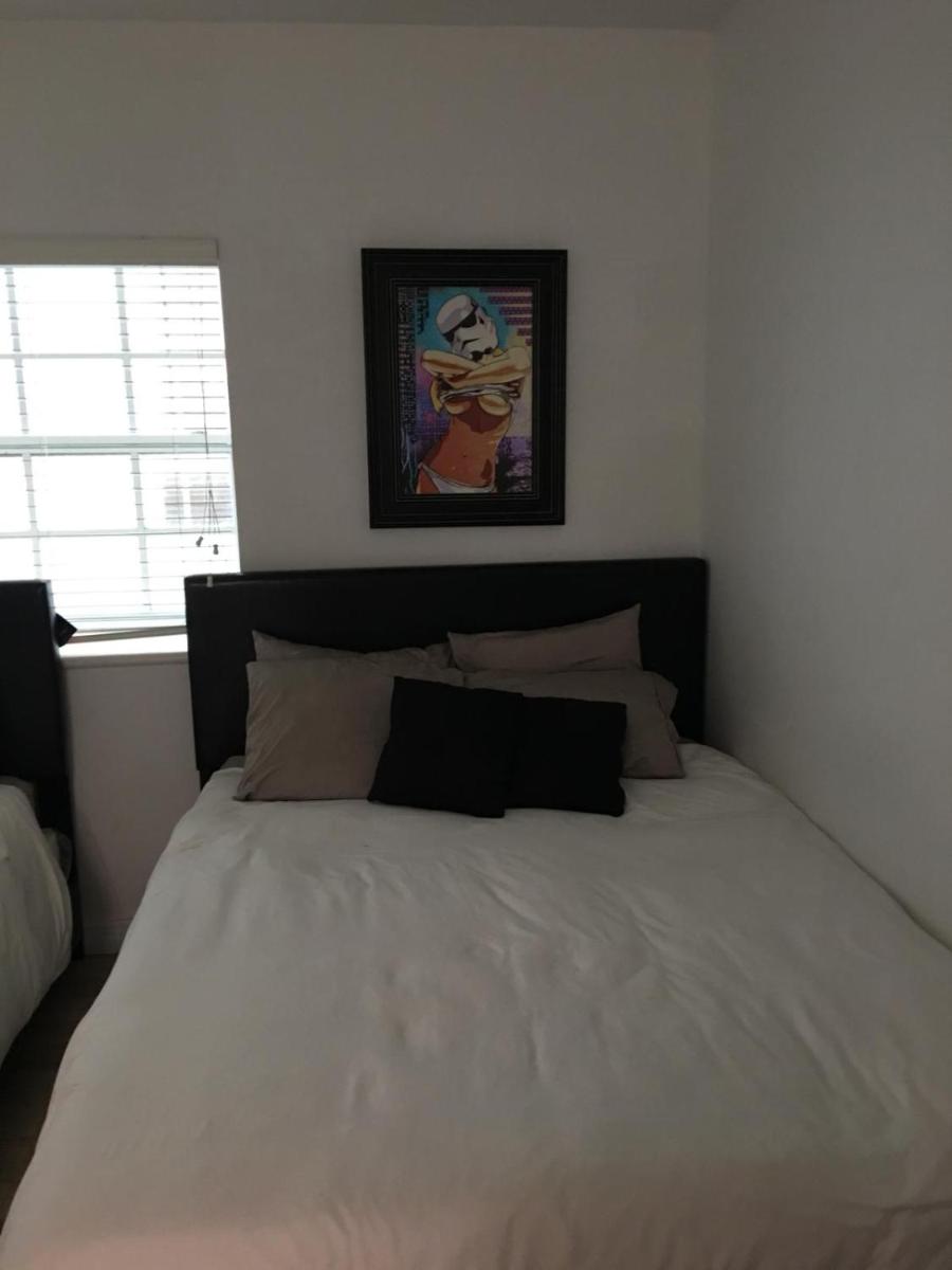 2 Bedroom Ocean Drive Newly Renovated - image 6