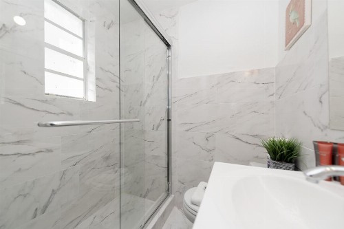 Ocean Drive Beach Apartments - image 7