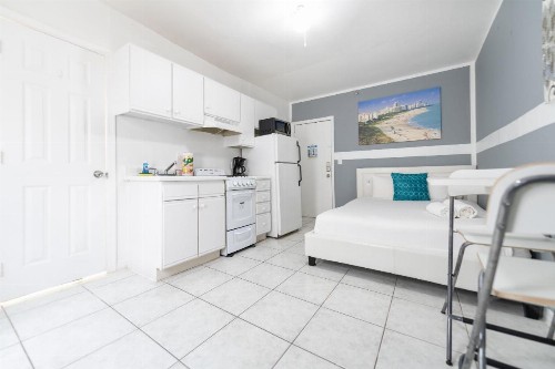 Ocean Drive Beach Apartments - image 9