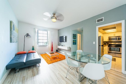 Empire Condo Hotel Suites - image 10