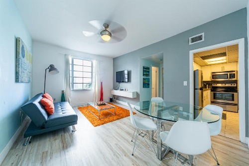Empire Condo Hotel Suites - image 11
