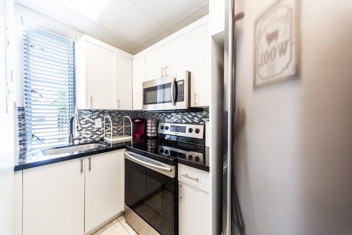 Empire Condo Hotel Suites - image 6