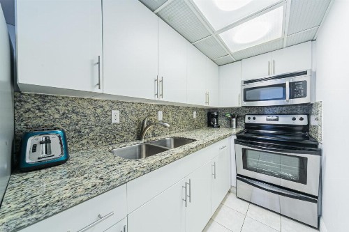 Empire Condo Hotel Suites - image 9