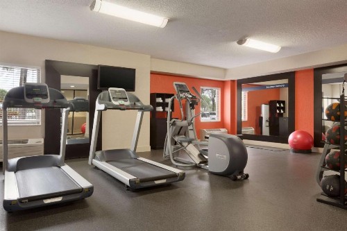 Hampton Inn Miami-Airport West - image 31