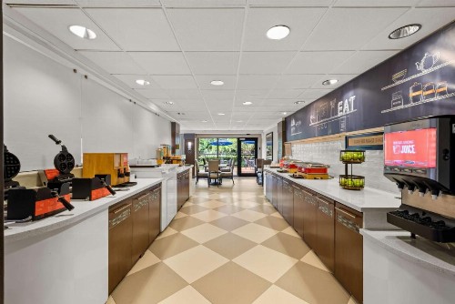 Hampton Inn Miami-Airport West - image 8