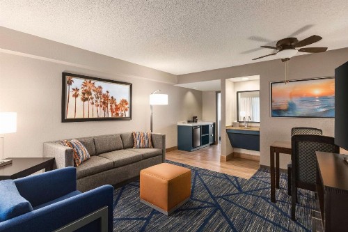 Embassy Suites by Hilton Miami International Airport - image 28