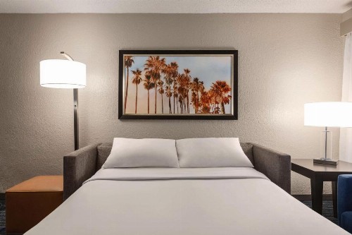 Embassy Suites by Hilton Miami International Airport - image 31