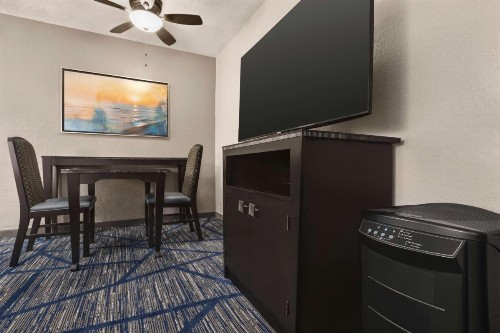Embassy Suites by Hilton Miami International Airport - image 42