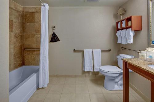 Hampton Inn Miami-Coconut Grove/Coral Gables - image 2