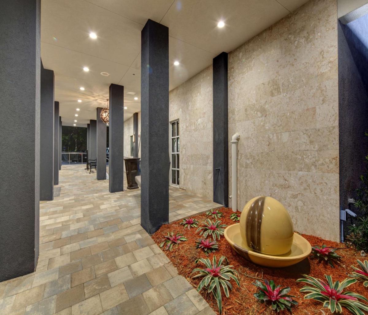 Hampton Inn Miami-Coconut Grove/Coral Gables - image 6