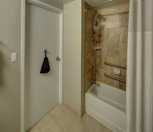 Hampton Inn Miami-Coconut Grove/Coral Gables - image 8
