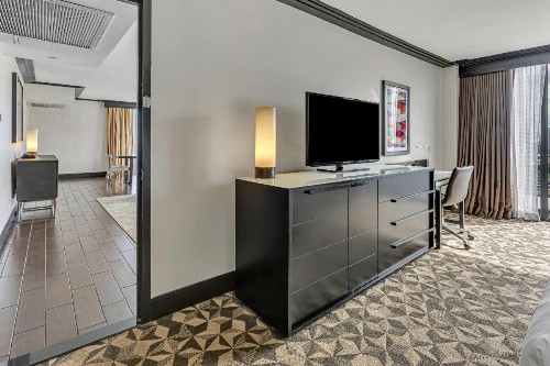 Hilton Miami Downtown - image 41