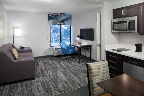 Hampton Inn & Suites Miami-Doral Dolphin Mall - image 19