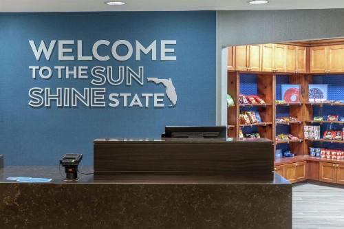 Hampton Inn & Suites Miami-Doral Dolphin Mall - image 2