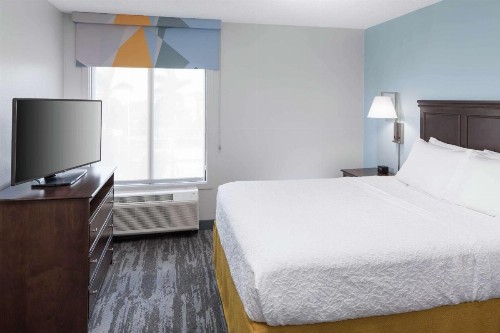 Hampton Inn & Suites Miami-Doral Dolphin Mall - image 30