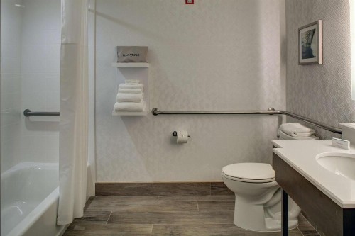 Hampton Inn & Suites Miami Airport South/Blue Lagoon - image 17