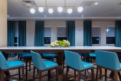 Hampton Inn & Suites Miami Airport South/Blue Lagoon - image 2
