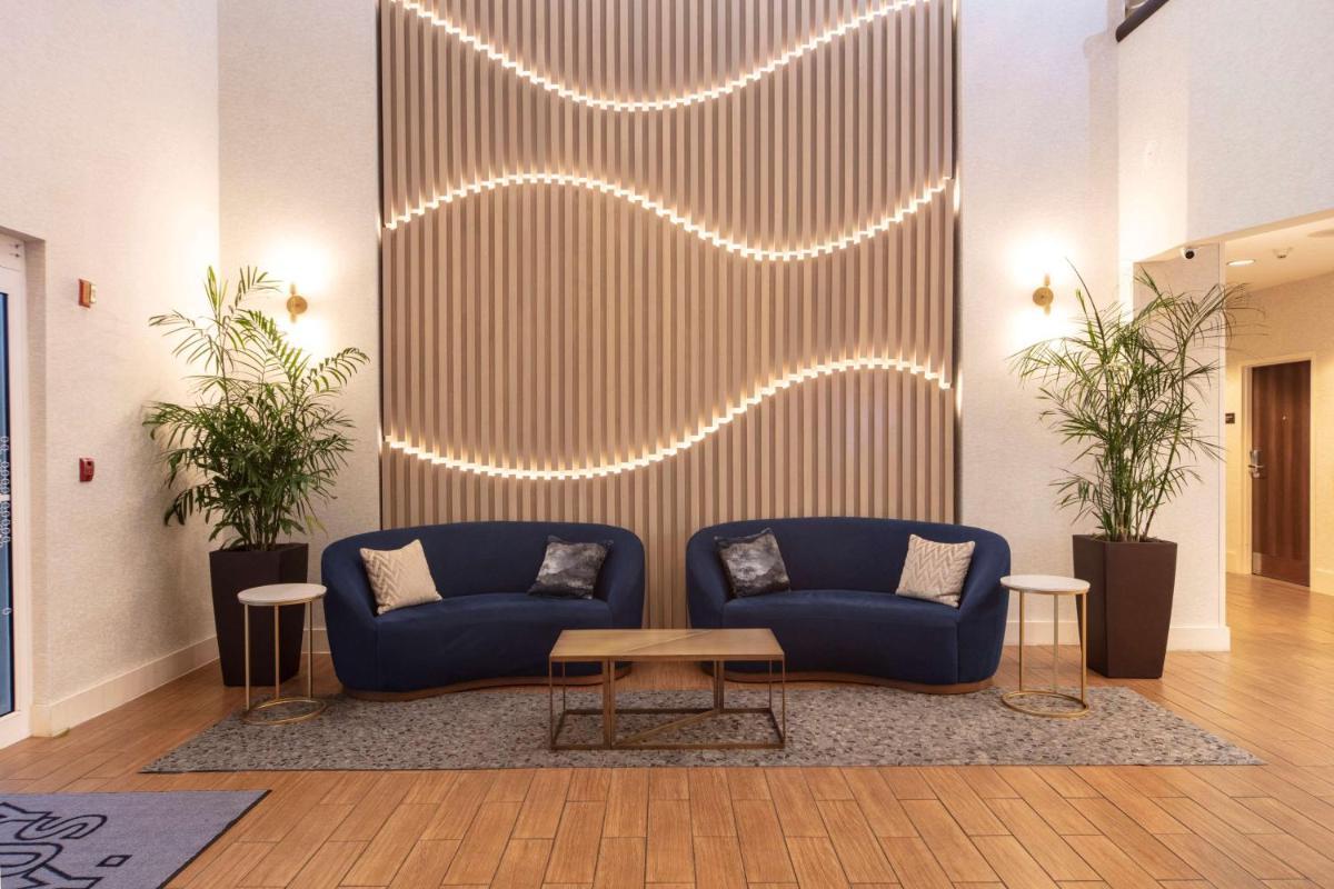 Hampton Inn & Suites Miami Airport South/Blue Lagoon - image 4