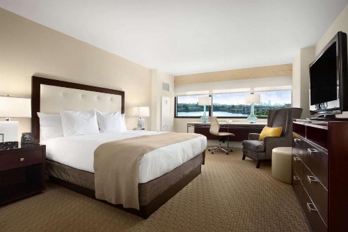 Hilton Miami Airport Blue Lagoon - image 25
