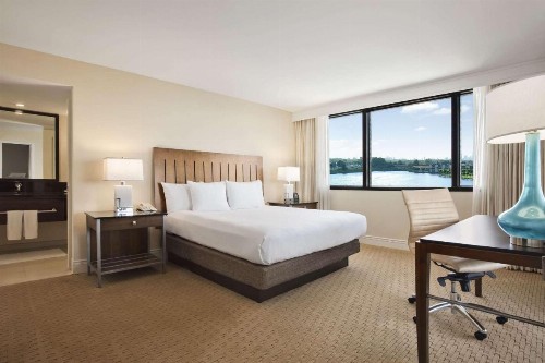 Hilton Miami Airport Blue Lagoon - image 28