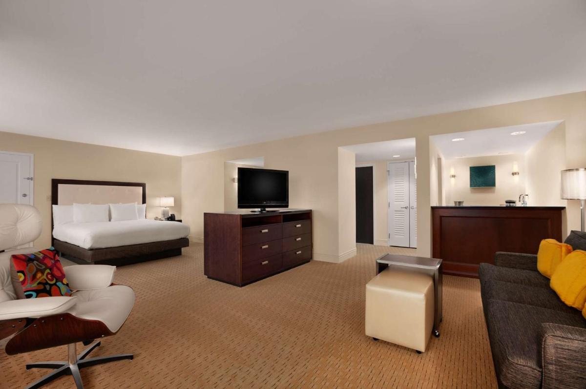 Hilton Miami Airport Blue Lagoon - image 6