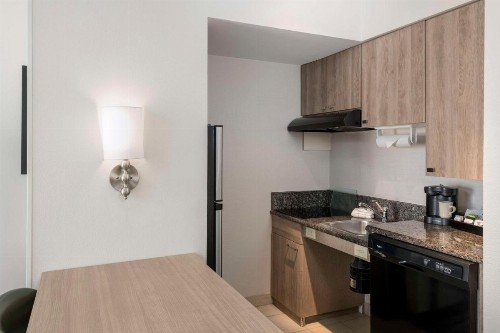 Homewood Suites Miami Airport/Blue Lagoon - image 18