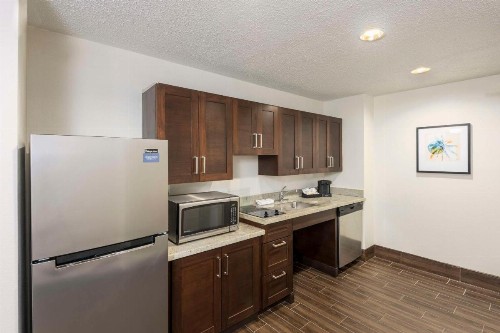 Homewood Suites Miami Airport/Blue Lagoon - image 42