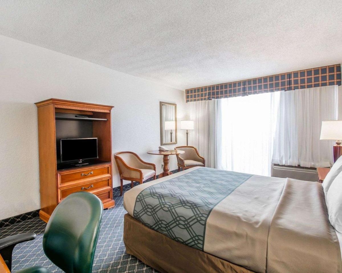 Rodeway Inn Miami I-95 - image 4