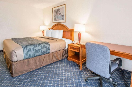 Rodeway Inn Miami I-95 - image 9