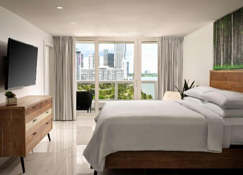 DoubleTree by Hilton Grand Hotel Biscayne Bay - image 20