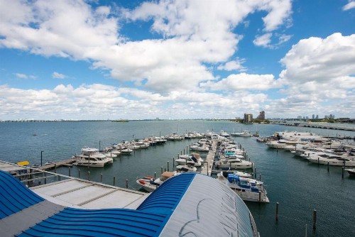 DoubleTree by Hilton Grand Hotel Biscayne Bay - image 25