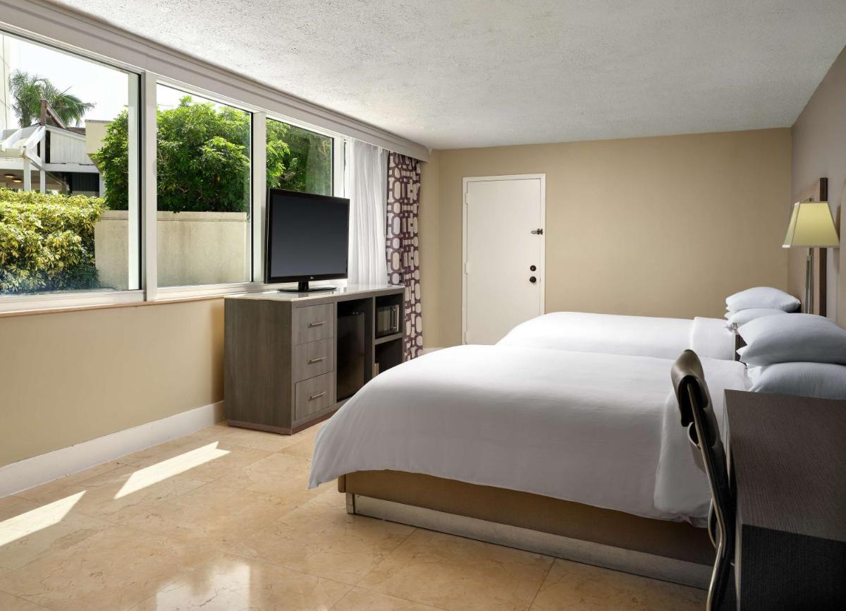 DoubleTree by Hilton Grand Hotel Biscayne Bay - image 4