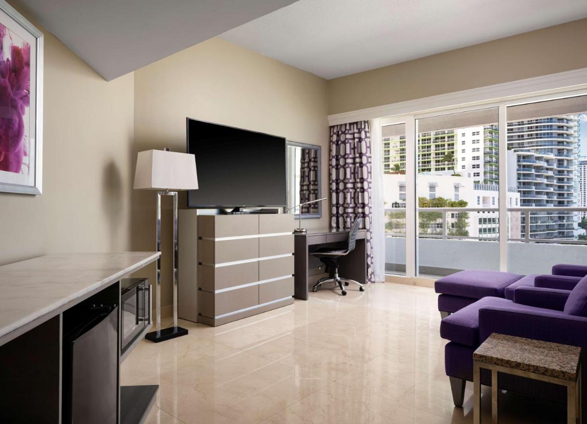 DoubleTree by Hilton Grand Hotel Biscayne Bay - image 5