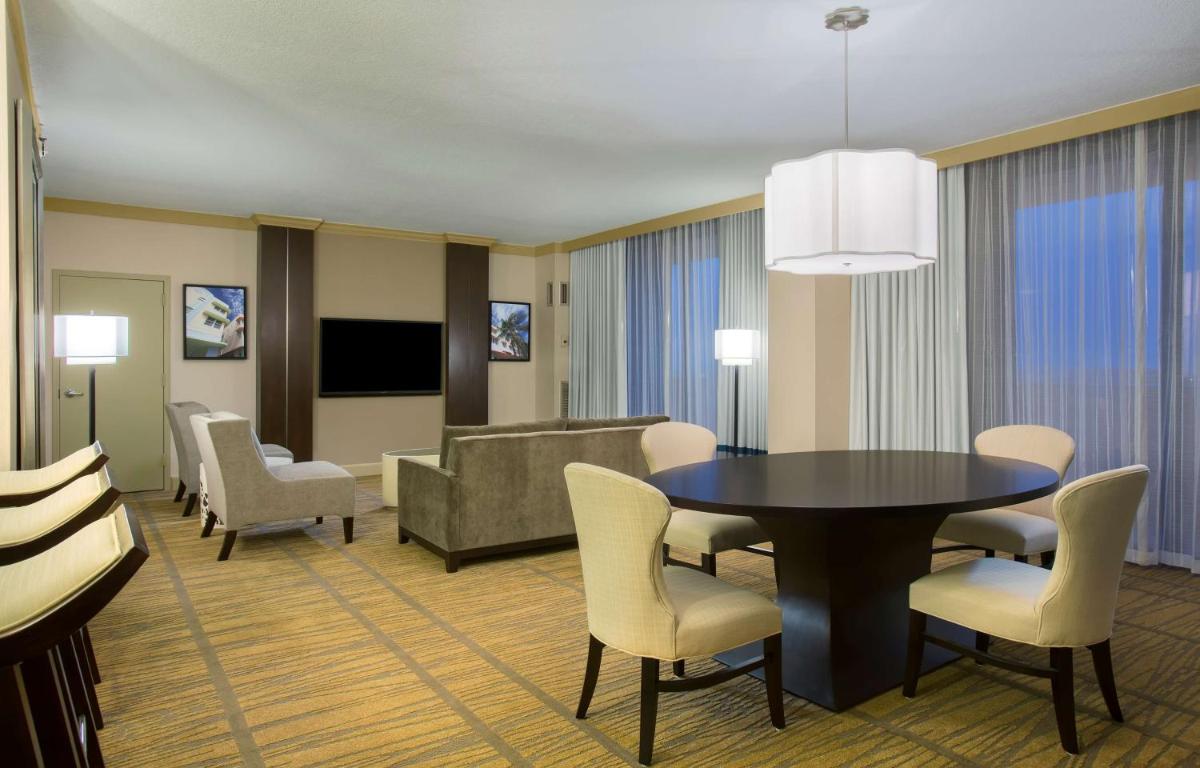 DoubleTree by Hilton Hotel Miami Airport & Convention Center - image 3