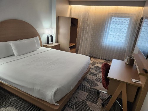 Miami International Airport Hotel - image 3