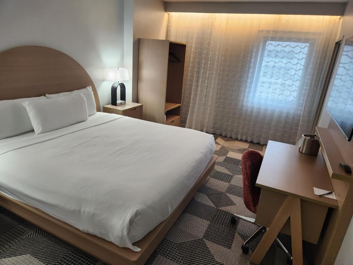 Miami International Airport Hotel - image 3