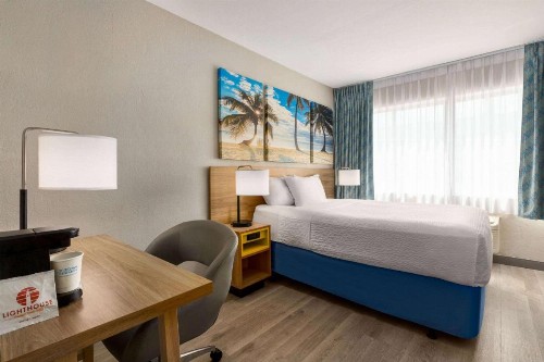 Days Inn by Wyndham Miami Airport North - image 12