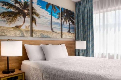 Days Inn by Wyndham Miami Airport North - image 13