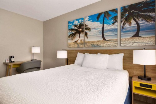 Days Inn by Wyndham Miami Airport North - image 14
