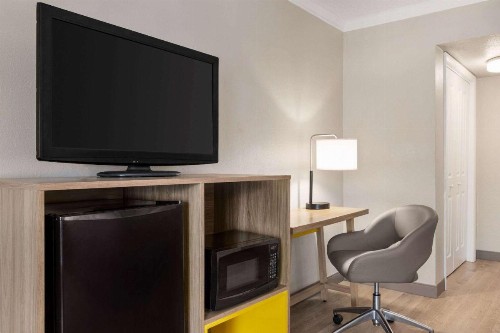 Days Inn by Wyndham Miami Airport North - image 16