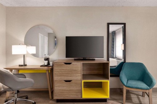 Days Inn by Wyndham Miami Airport North - image 19