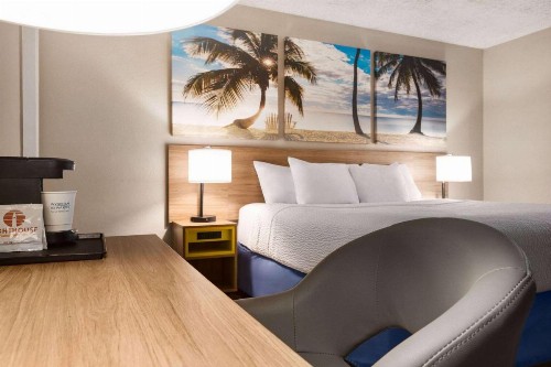 Days Inn by Wyndham Miami Airport North - image 27